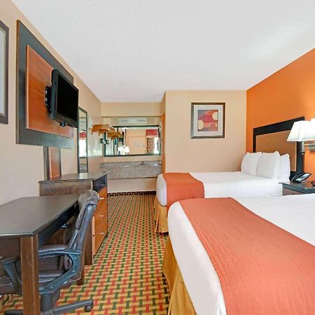 Days Inn By Wyndham Independence Bagian luar foto
