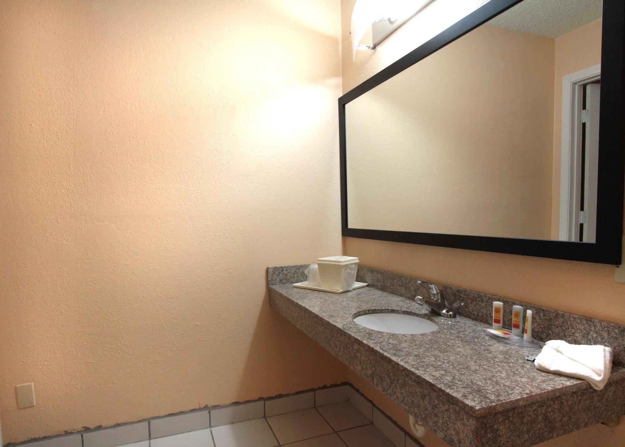 Days Inn By Wyndham Independence Bagian luar foto
