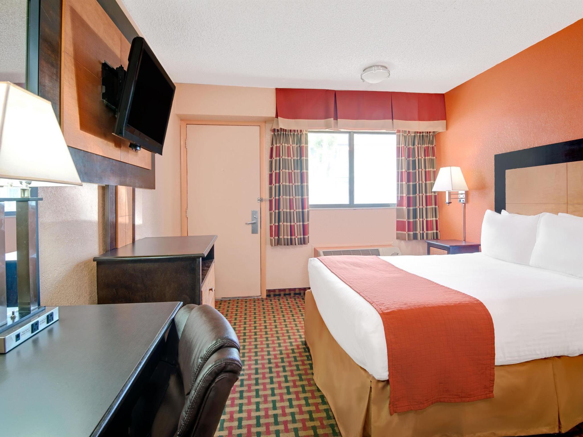 Days Inn By Wyndham Independence Bagian luar foto