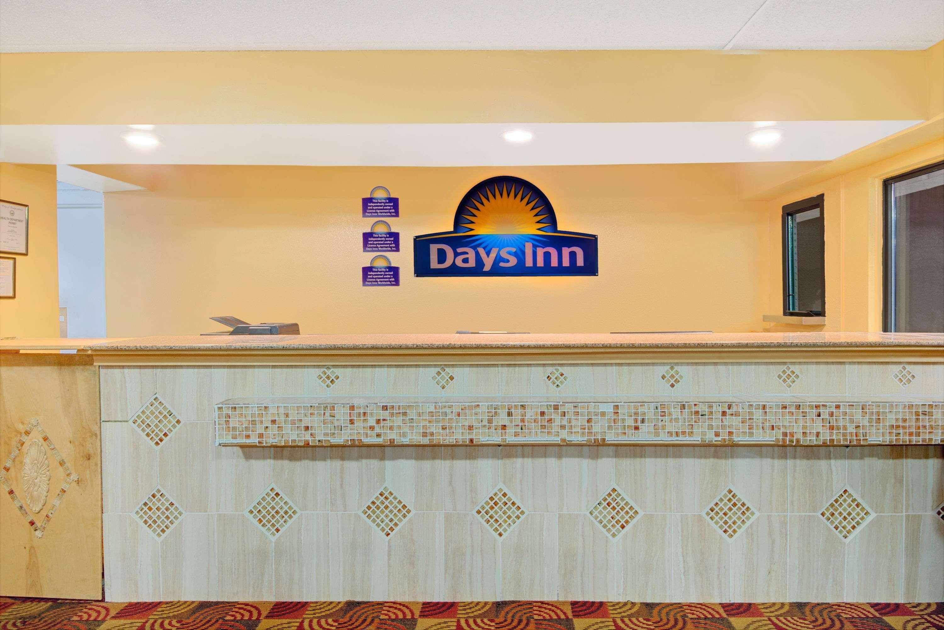 Days Inn By Wyndham Independence Bagian luar foto