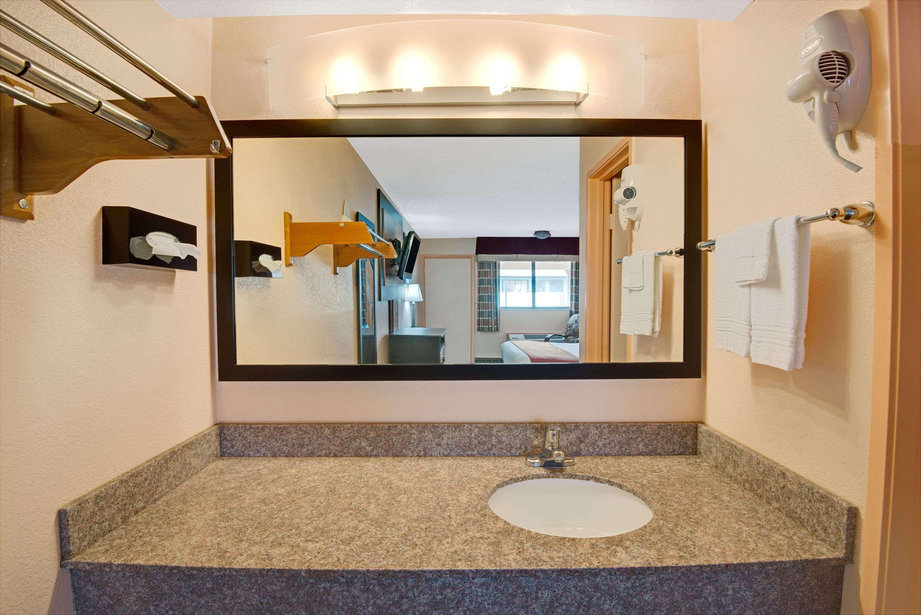 Days Inn By Wyndham Independence Bagian luar foto