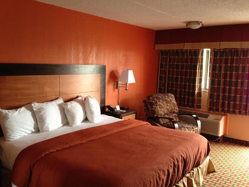 Days Inn By Wyndham Independence Bagian luar foto