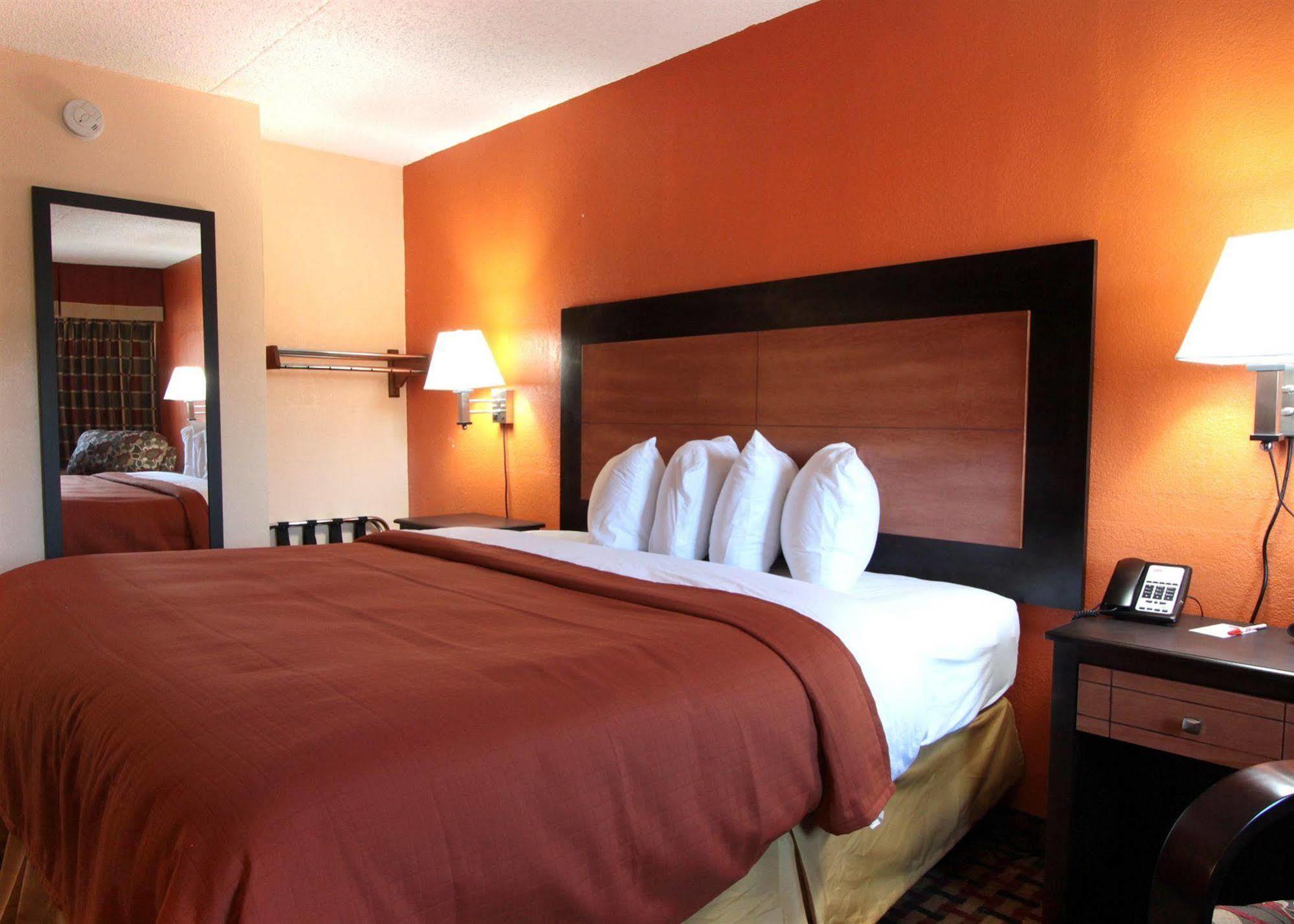 Days Inn By Wyndham Independence Bagian luar foto